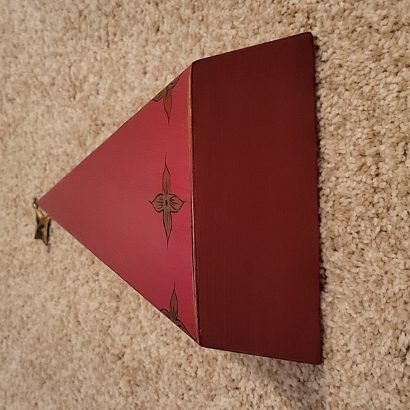 Southern Living at Home Metal Shelf - Picture 6 of 8